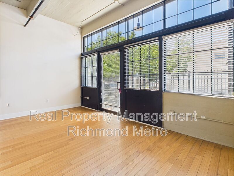 Primary Photo - 815 Perry St