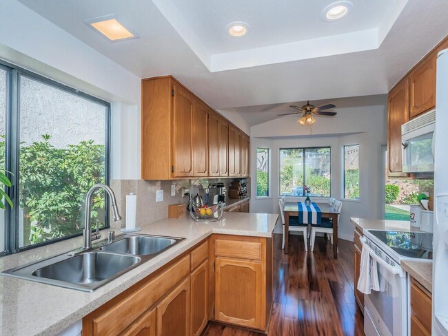 Building Photo - 906 Alyssum Rd