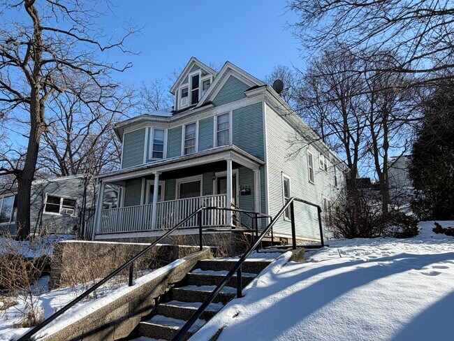 Foto del edificio - 220 E Racine St