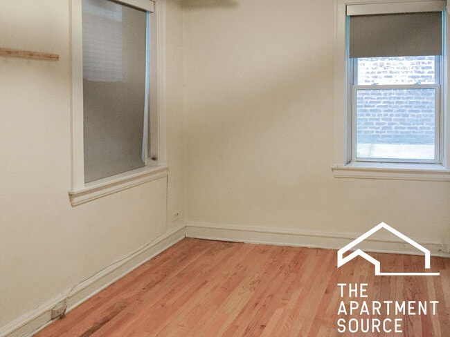 Building Photo - 2206 W Foster Ave