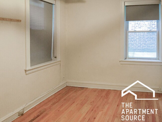 Foto del edificio - 2206 W Foster Ave