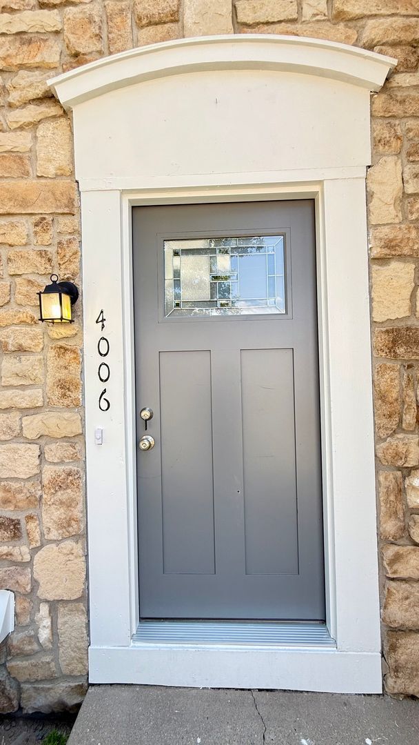 Building Photo - Fully Remodeled 2 Bedroom Townhome in Sout...