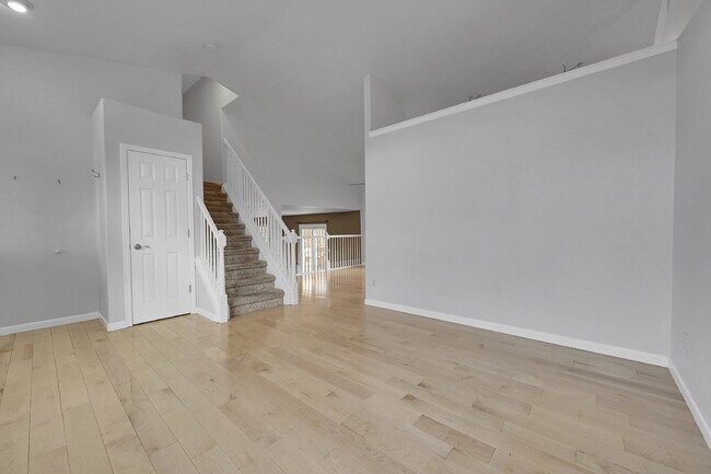 Foto del edificio - $2,995.00, stunning 4-bedroom, 3.5-bathroo...