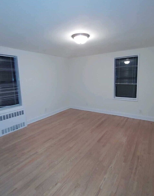 Foto del edificio - 64-20 Saunders St