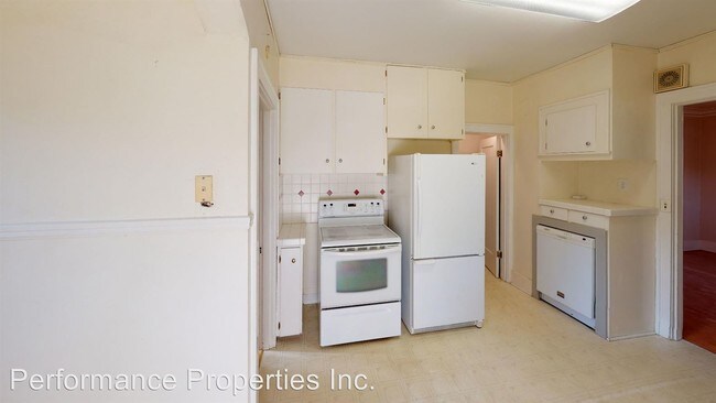 Building Photo - 4 br, 1.5 bath House - 1220 Jackson Street