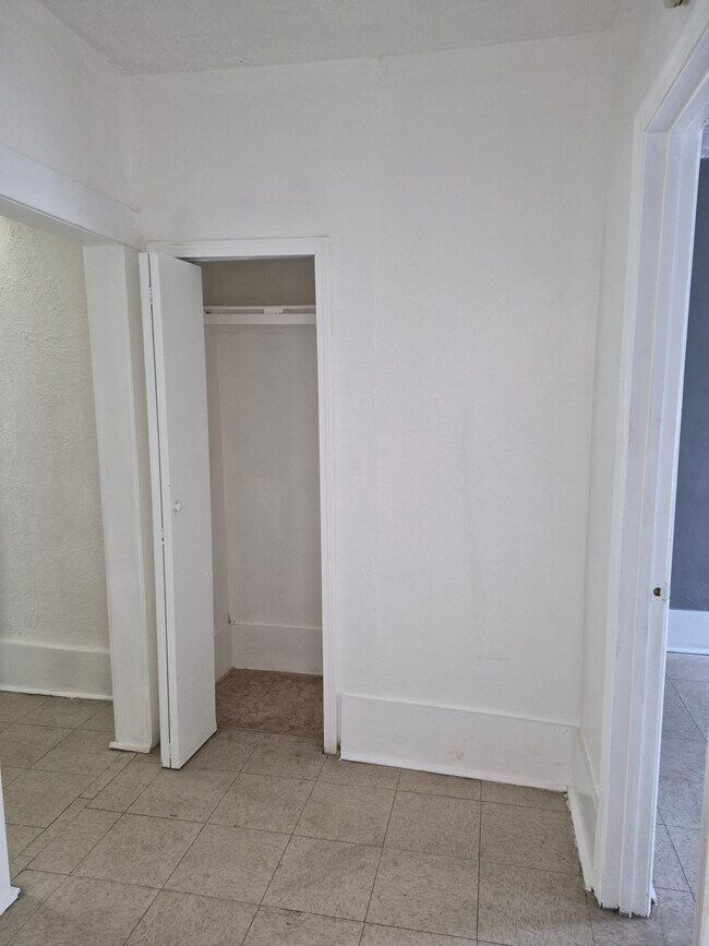 Building Photo - 1720 McCulloh St