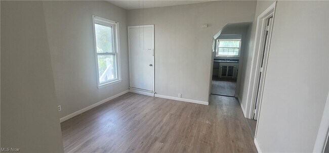 Building Photo - 1813 Willowdale Ave