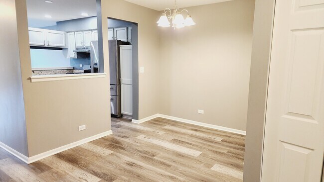 Foto del edificio - 725 Shady Oaks Ct