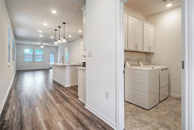 Building Photo - 1615 Purple Martin Dr