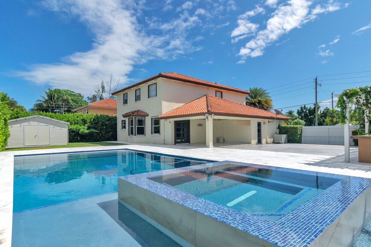 Primary Photo - Beautiful home in quiet neighborhood