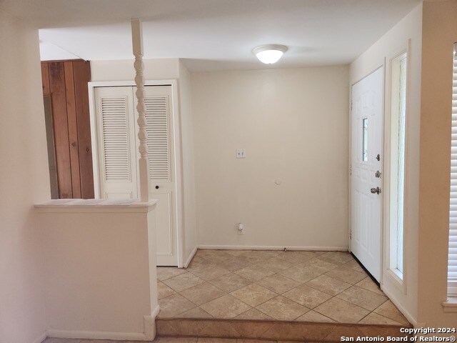 Building Photo - 7713 Village Oak Dr