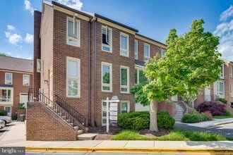 Building Photo - 1409 Templeton Pl