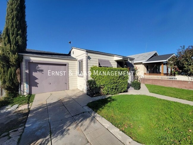 Foto del edificio - 3031 E 65th St