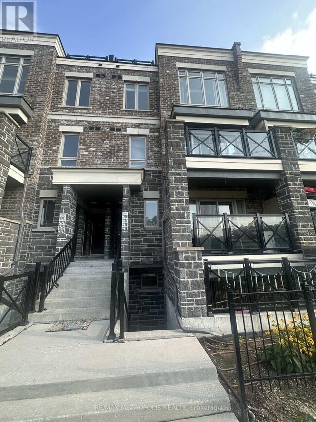 Building Photo - 10 Westmeath Ln