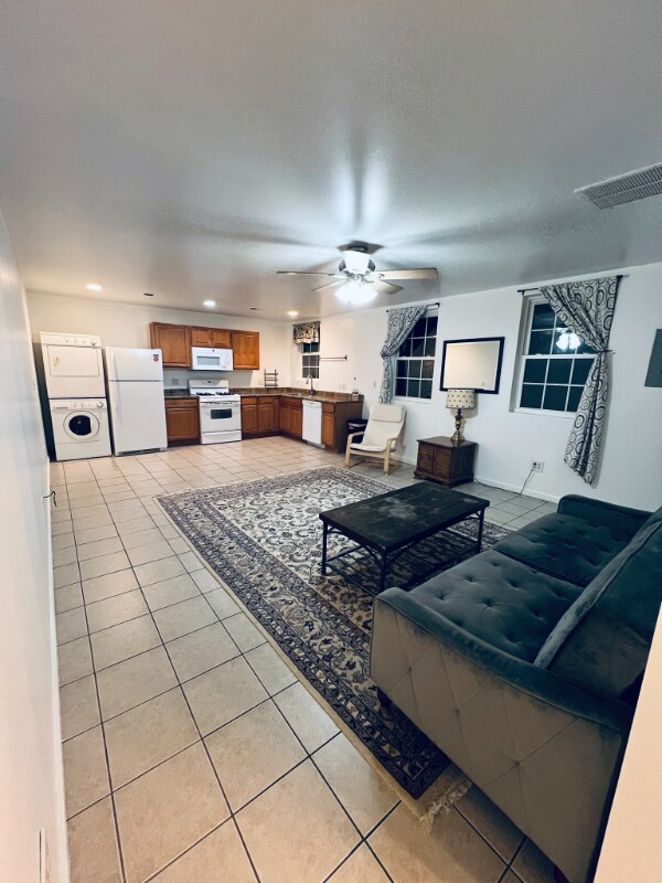 Primary Photo - 2506 E Carson St