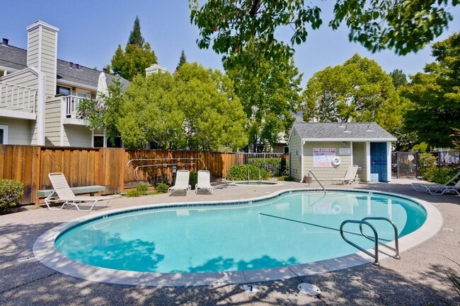 Building Photo - 2-Suite Townhome in Whisman Station Area | Easy Access to 101/237/85