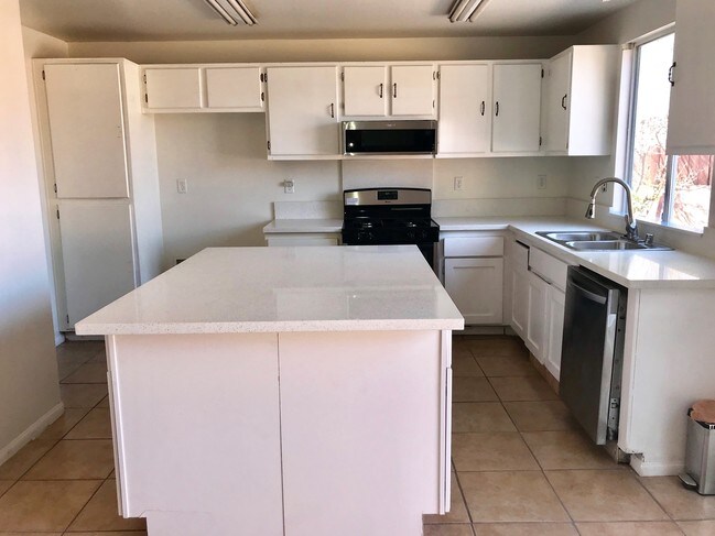 Foto del edificio - 12430 Edgecliff Ave