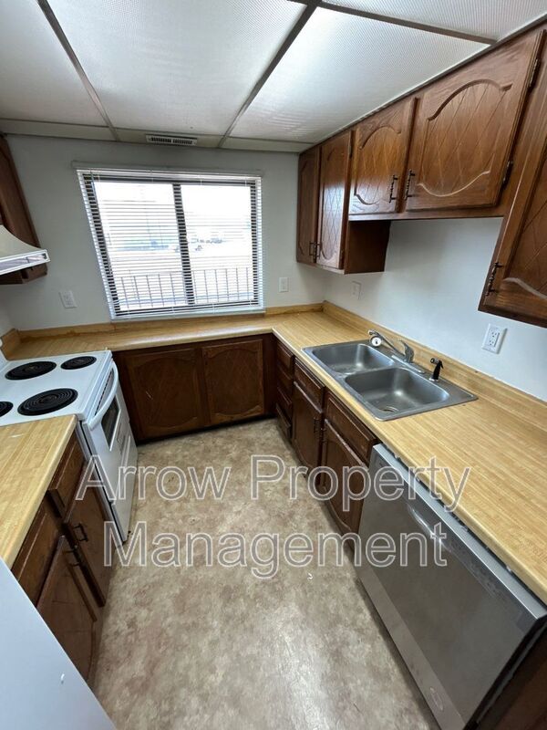 Building Photo - 203 E Arbor Ave