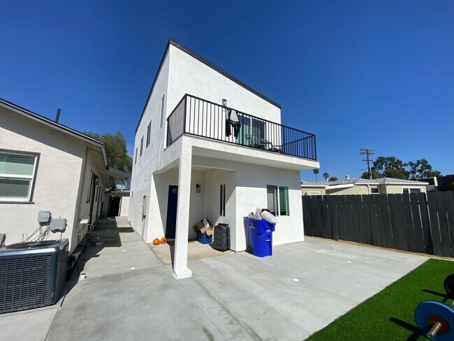 Foto del edificio - 4 BD/2BA on the Corner of Montezuma & La D...