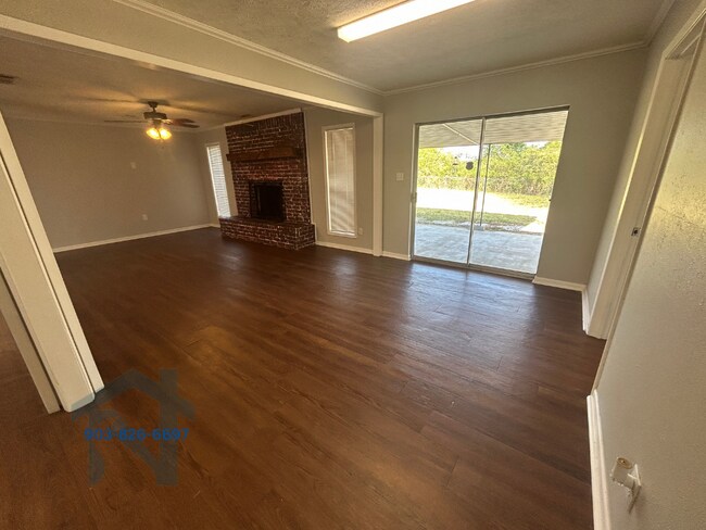 Foto del edificio - 1025 Crestview Dr S