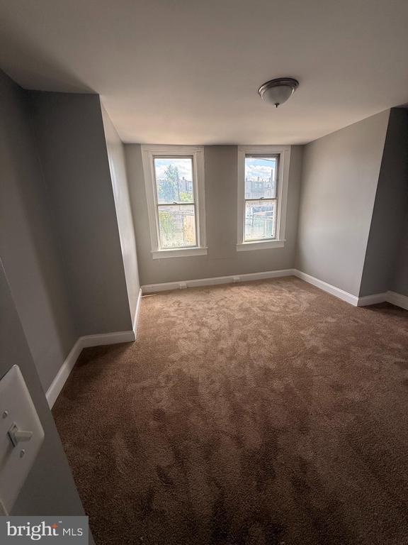 Foto del edificio - 2227 W Lexington St