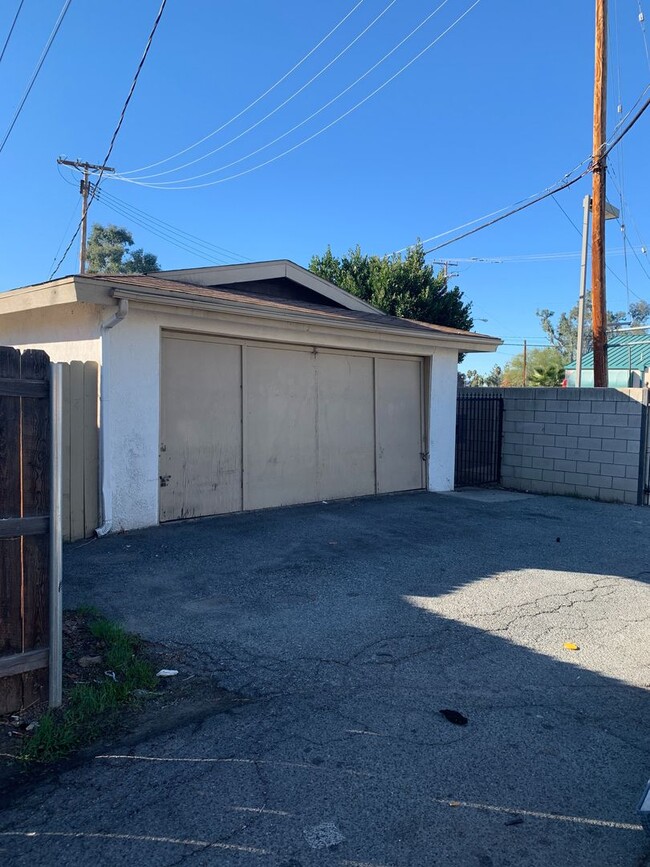 Building Photo - 918-920 Calhoun Pl