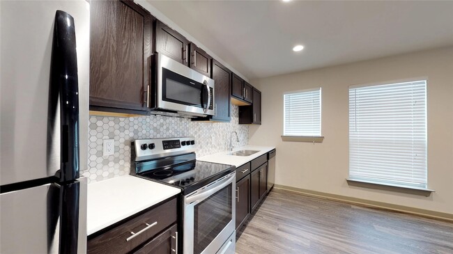 Foto del edificio - 6304 Prospect Ave