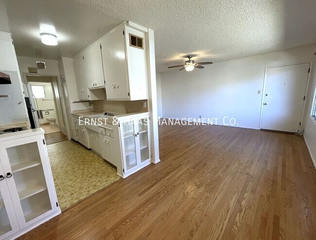 Building Photo - 100 Cerritos Ave