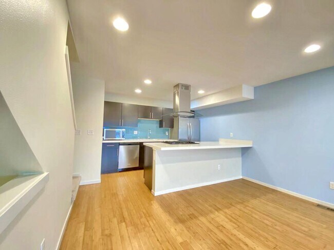 Foto del edificio - Great Townhome For Rent