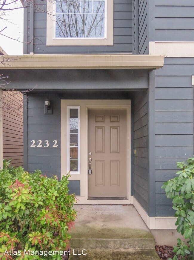 Foto del edificio - 3 br, 2.5 bath House - 2232 E 3rd St