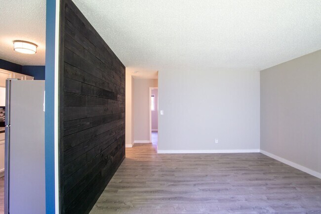 Foto del edificio - Close-in SE Spacious 3-Bed + A/C Ready Late July!