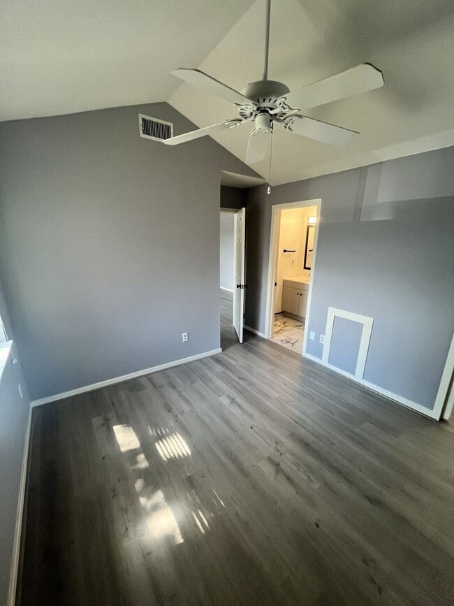Building Photo - 146 Paladin Dr