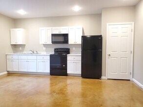 Building Photo - 142 Cane Creek Ln