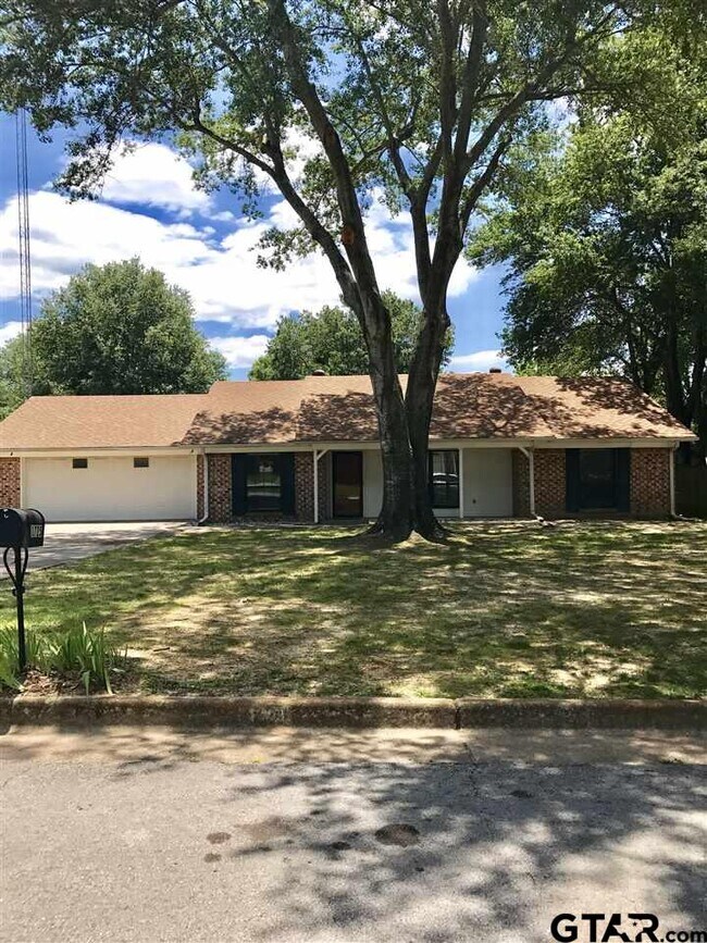 Building Photo - 1725 Angy Dr