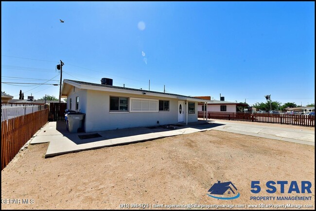 Foto del edificio - 10324 Newport Dr