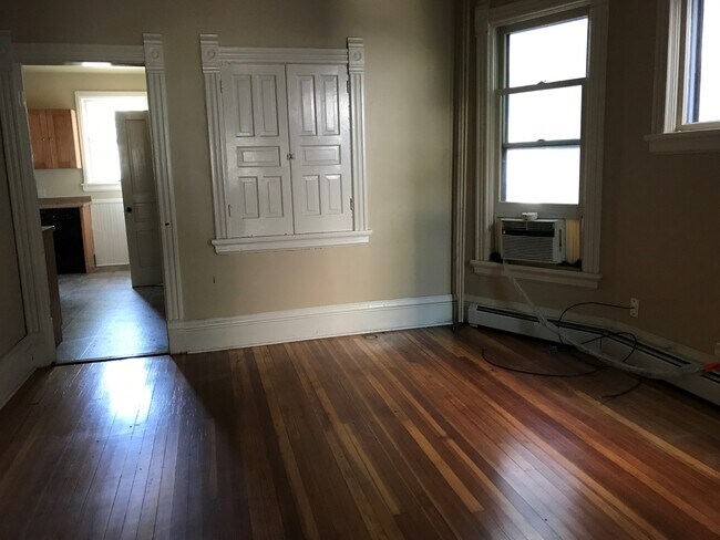 Foto del edificio - 745 E Johnson St