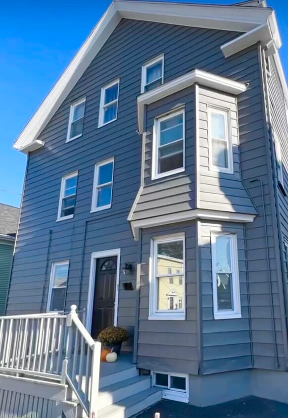 Primary Photo - 49 Lawrence St