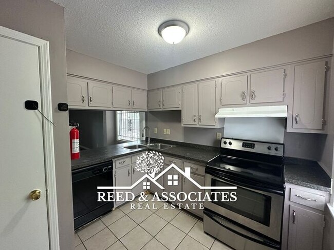 Building Photo - 2 Bedroom in Colonial - Yorkshire