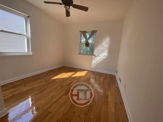 Foto del edificio - 4182 E Tremont Ave