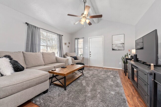 Building Photo - 3400 Timberline Ct