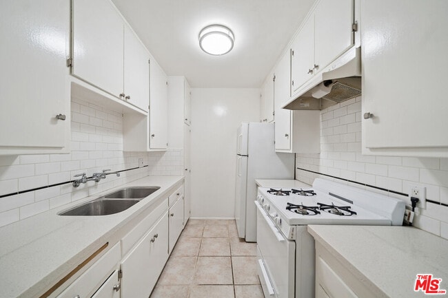 Building Photo - 1206 Hayworth Ave