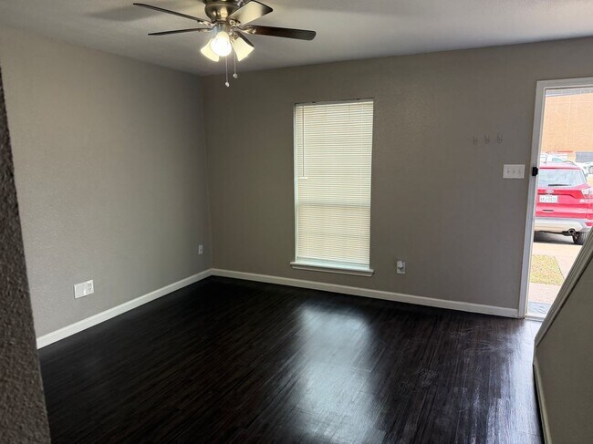 Foto del edificio - 410 Conveyor Dr