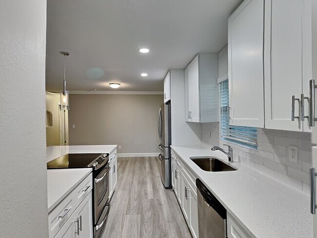 Building Photo - 1440 Dann St