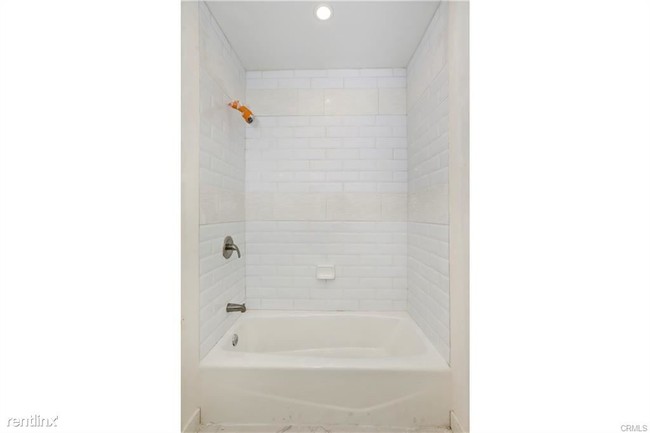 Building Photo - 2 br, 1 bath Duplex - 1915 El Sereno Ave