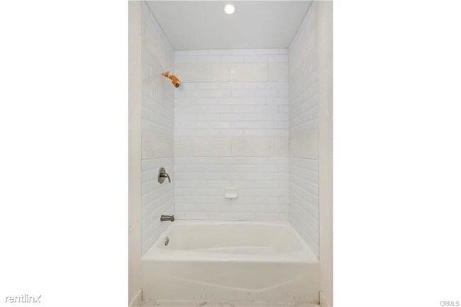 Foto del edificio - 2 br, 1 bath Duplex - 1915 El Sereno Ave