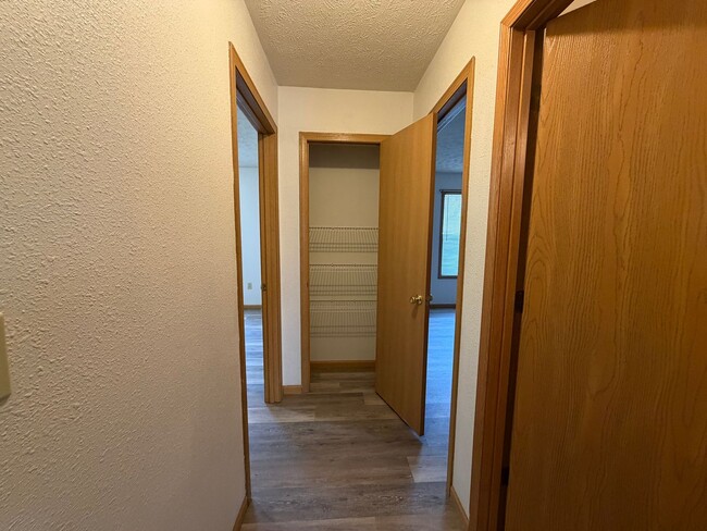Foto del edificio - 2 Bed, 2 Bath Duplex outside of City Limits!