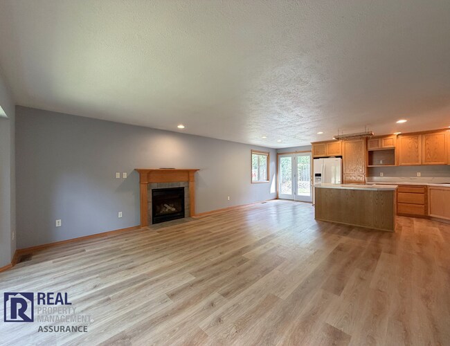 Foto del edificio - Beautiful 3-Bedroom Home with Fenced Yard, Central A/C & 2-Car Garage