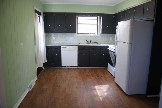 Foto del edificio - 829/831 Glendale Rd.