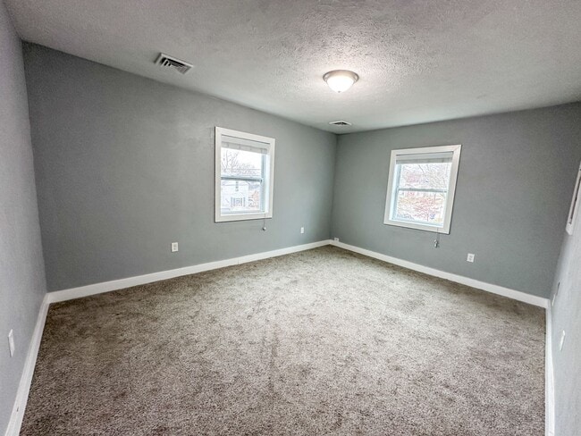 Building Photo - 921 4th St NW