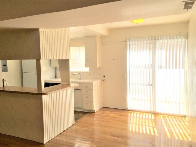 Foto del edificio - 11808 Darlington Ave